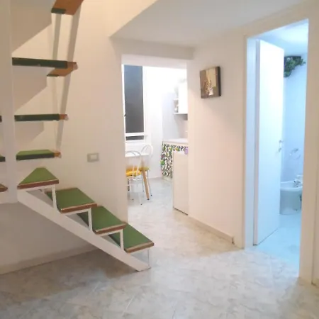 Donnaregina Apartment