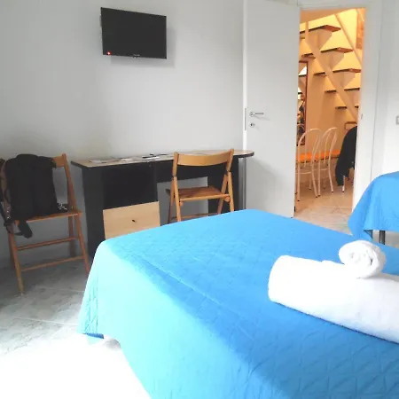 Donnaregina Apartment *